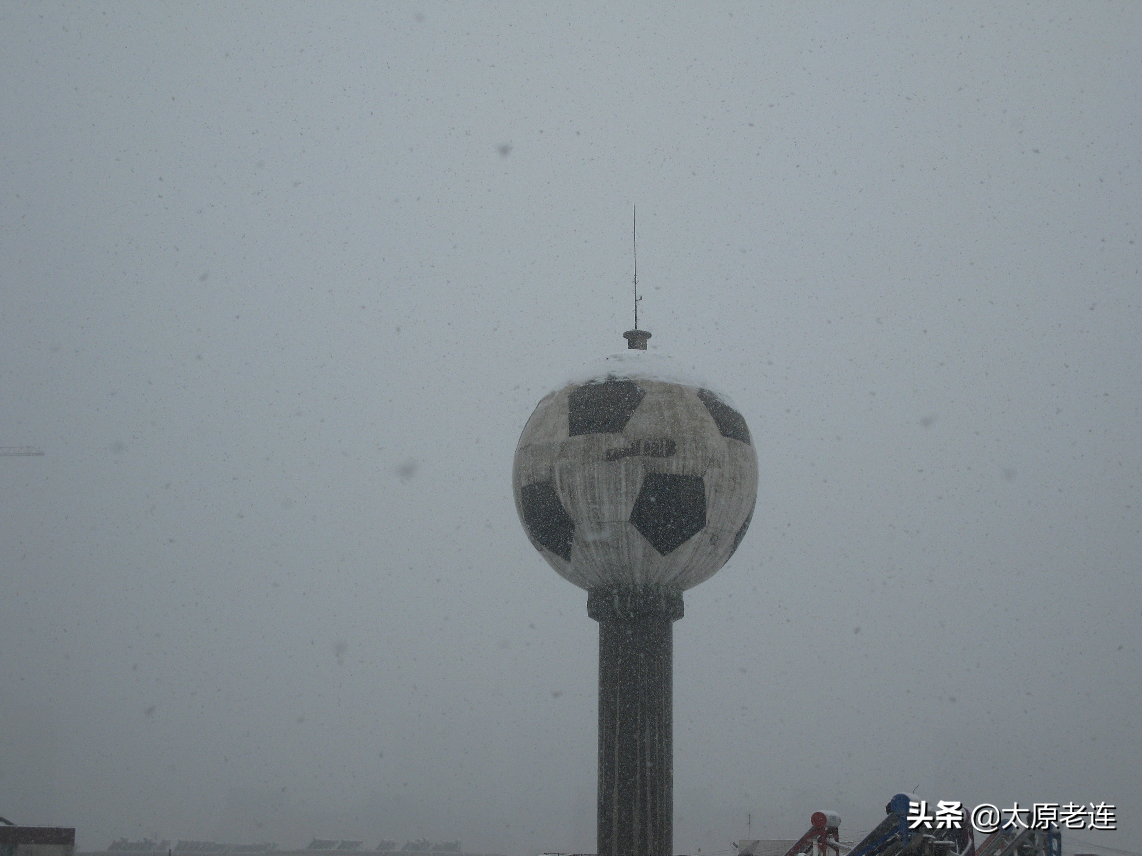 记忆中的老水塔,太原足球水塔