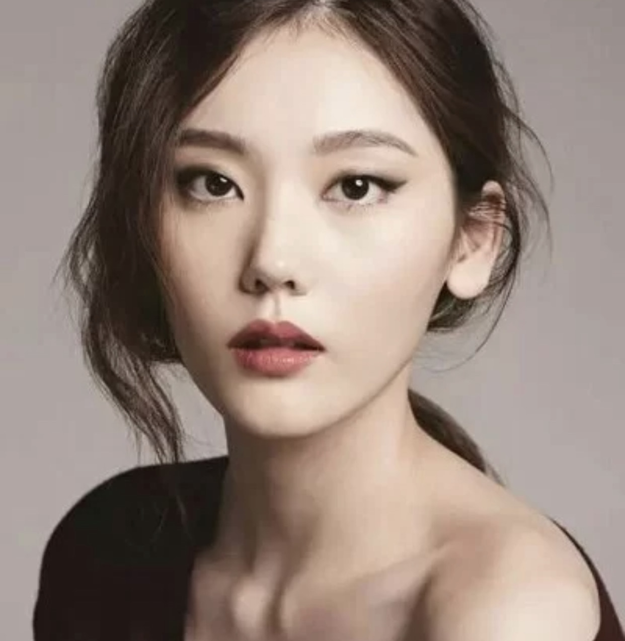 介于杏眼和桃花眼之间的眼型,狐狸眼和桃花眼的眼型有什么区别