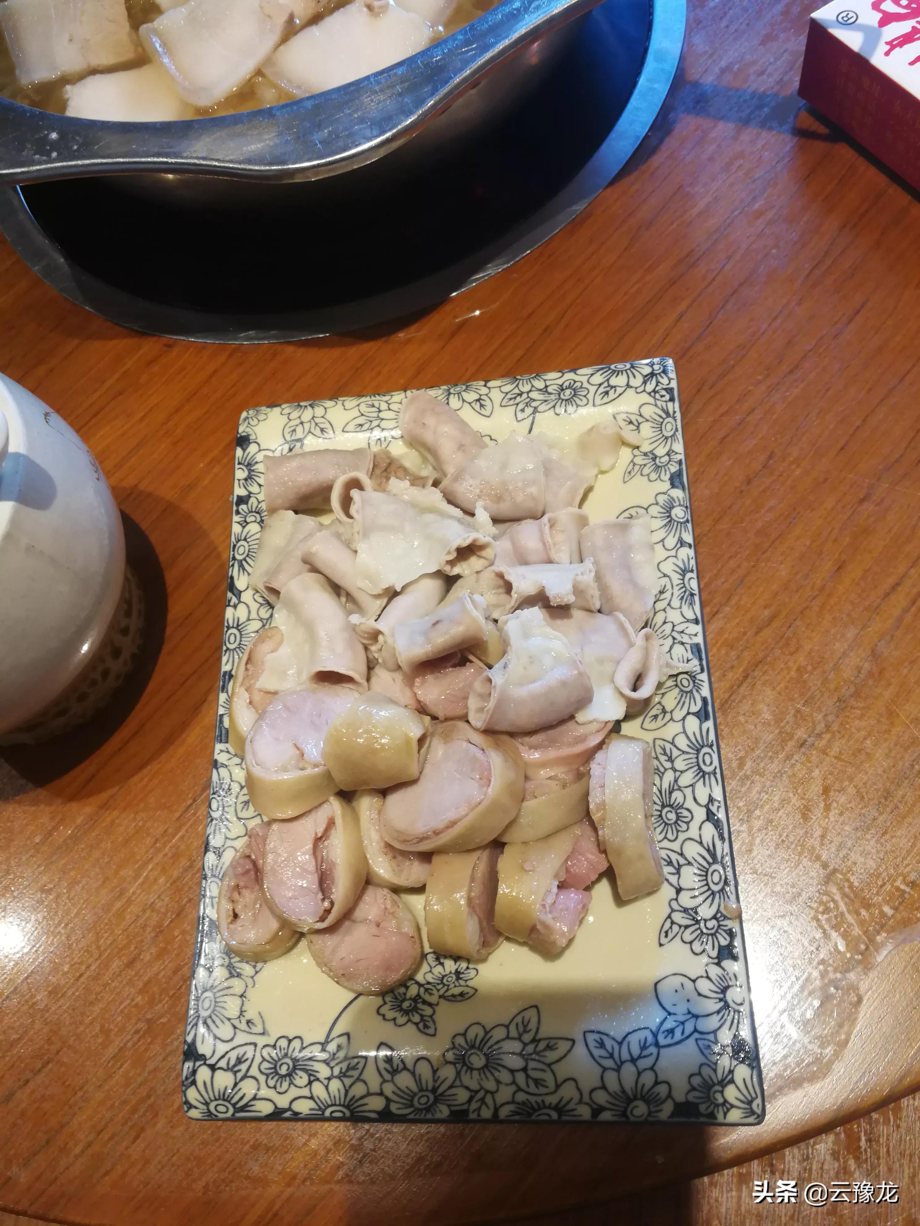 正宗东北杀猪菜视频,东北杀猪菜血肠视频