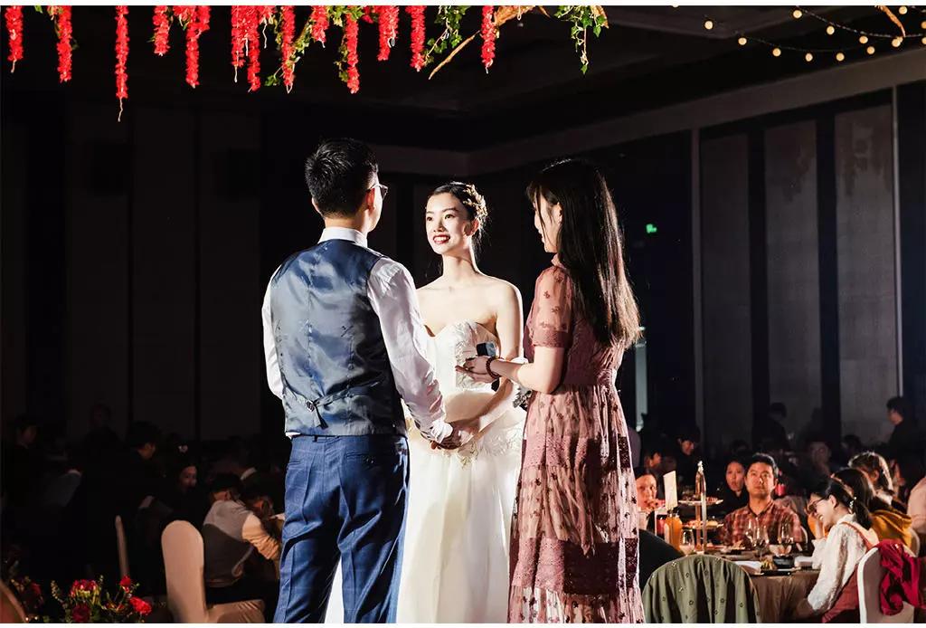 「快资讯」后浪们，到底还能把婚礼玩出什么“花”？