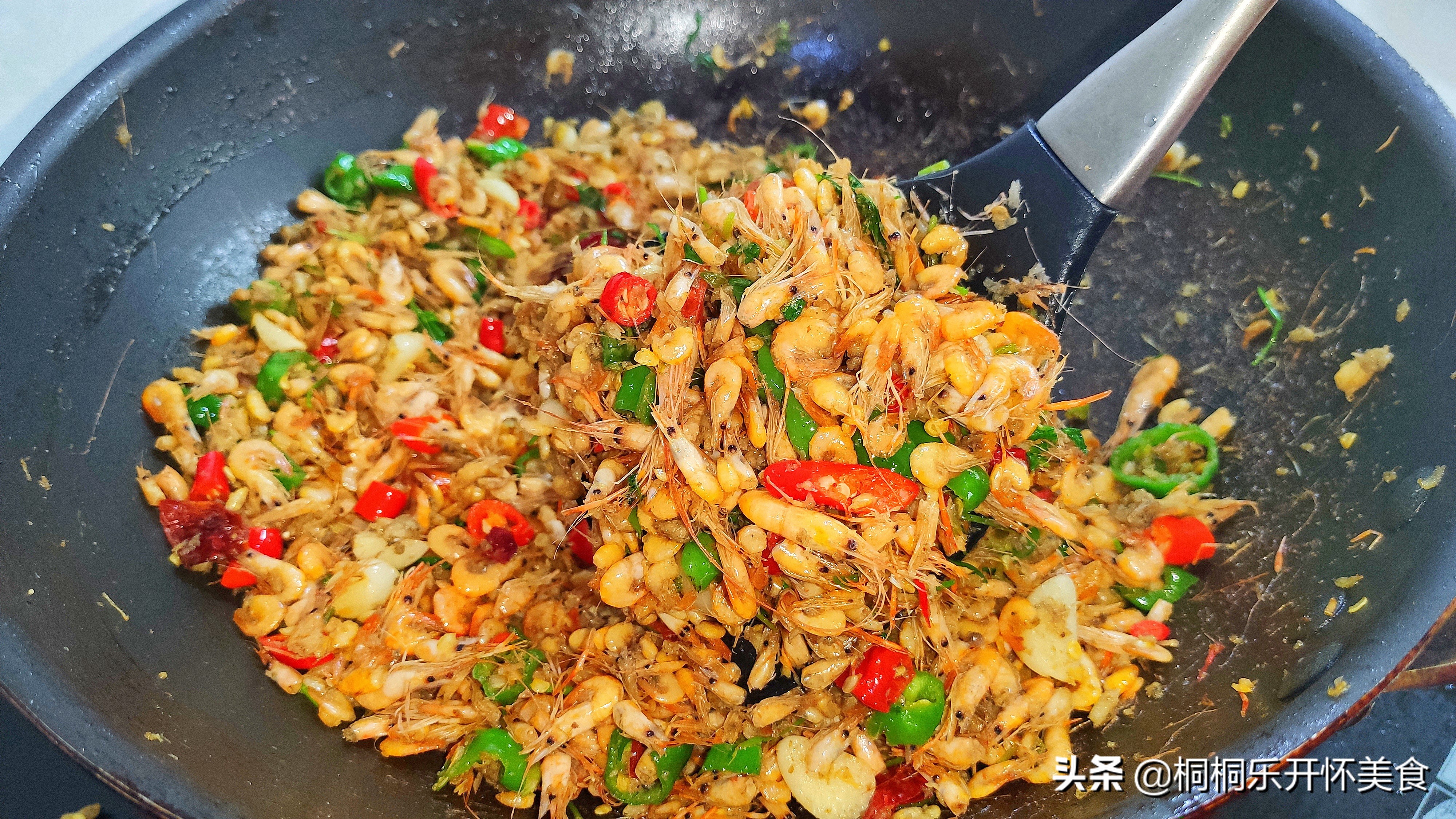 油炒河虾怎么炒能炒出酥脆的感觉,炒河虾怎么做不扎嘴