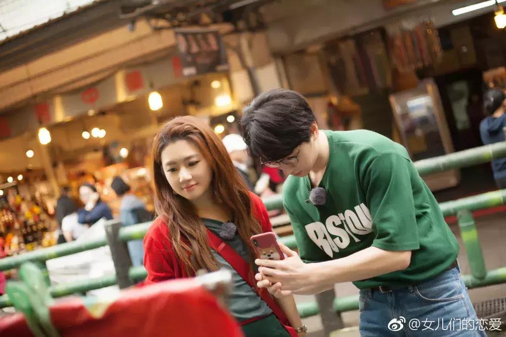 张轩睿和任家萱的日常生活恋爱,任家萱张轩睿甜蜜拥吻