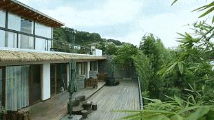 这个40岁大叔为钓鱼租下一座岛，改造破屋成海景房！