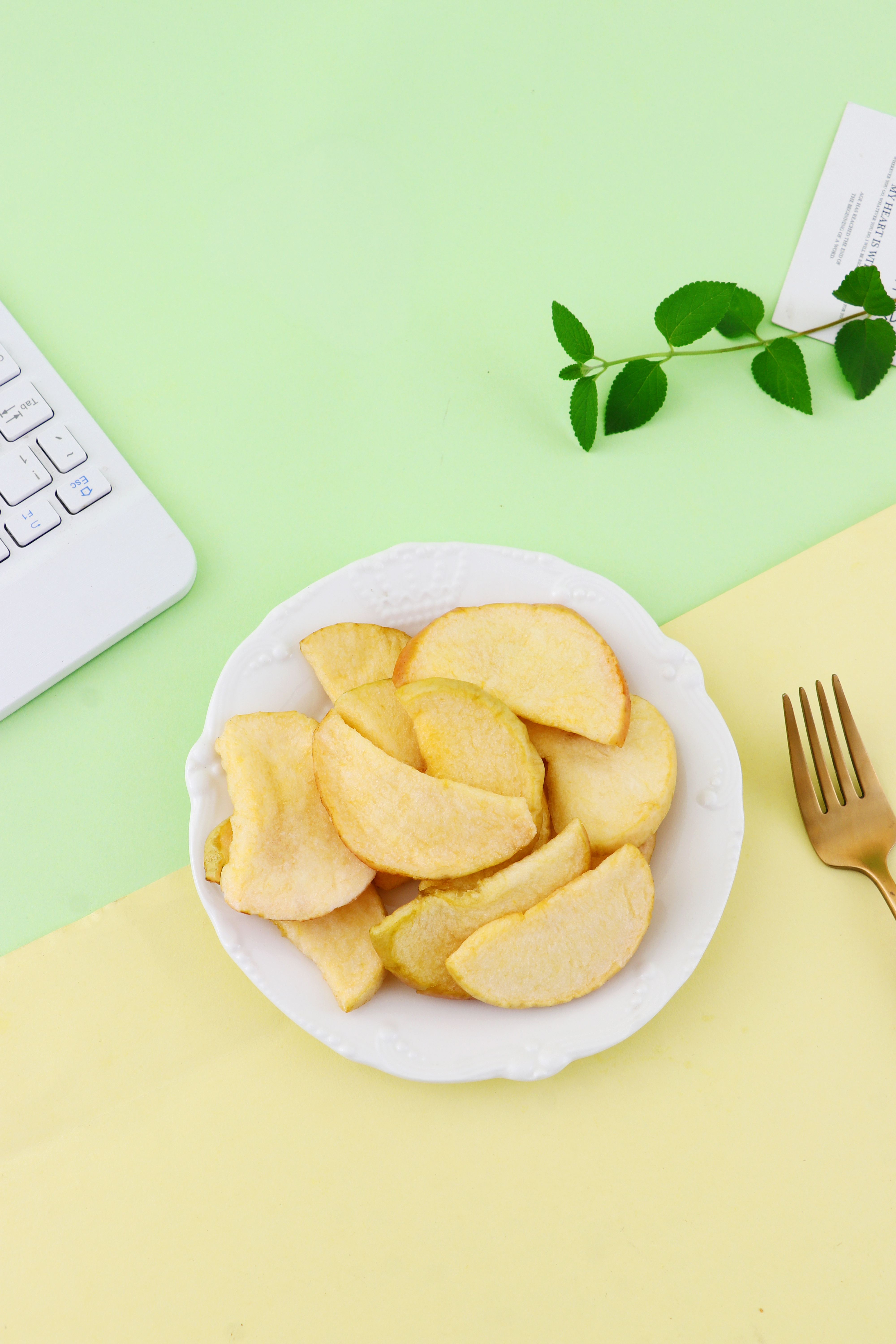 “苹”于自然“果”味，脆享其中。苹果干果干代加工厂