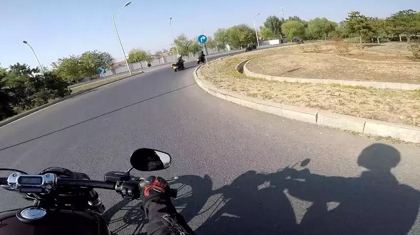 哈雷breakout突破者评测,哈雷突破者骑行体验