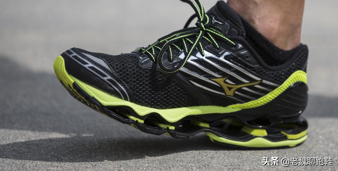 跑鞋排行榜第一名鸿星尔克,冷门跑鞋品牌鸿星尔克