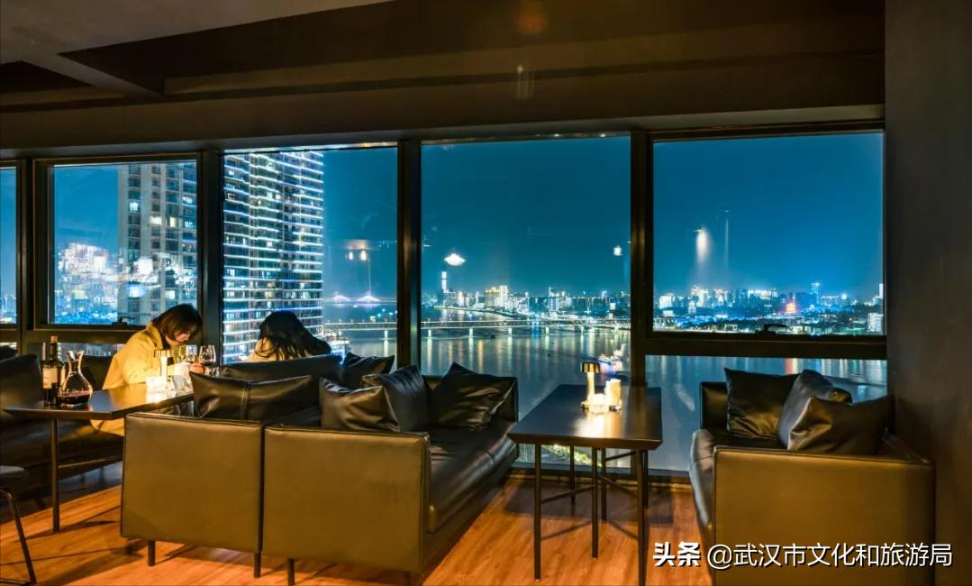 武汉游长江看灯光秀在哪,带你欣赏武汉长江灯光秀