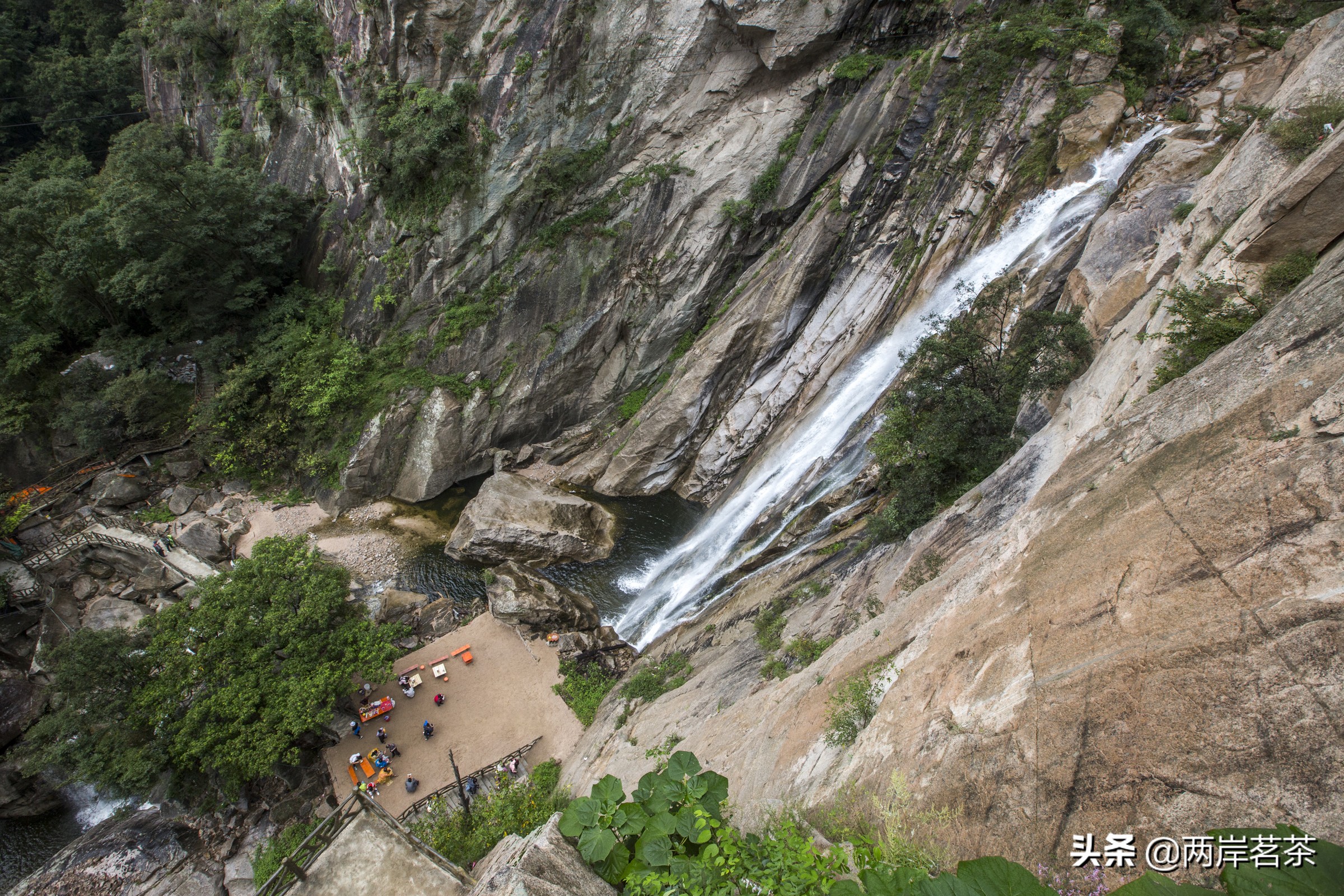 再看白云山，看山不是山，它是一本百读不厌的百科全书