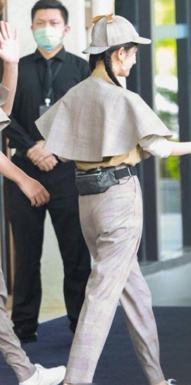 假脸假发假肌肉明星们到底有多假,假发假臂假肌肉