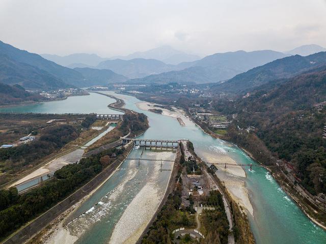 成都怎样去青城山都江堰,成都十大景点武侯祠