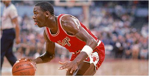 赛季报销，乔丹“热爱比赛条款”成管理层定时*弹炸**｜《乔丹传》