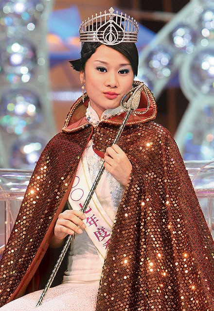 41岁港姐挺孕肚,前港姐冠军怀孕