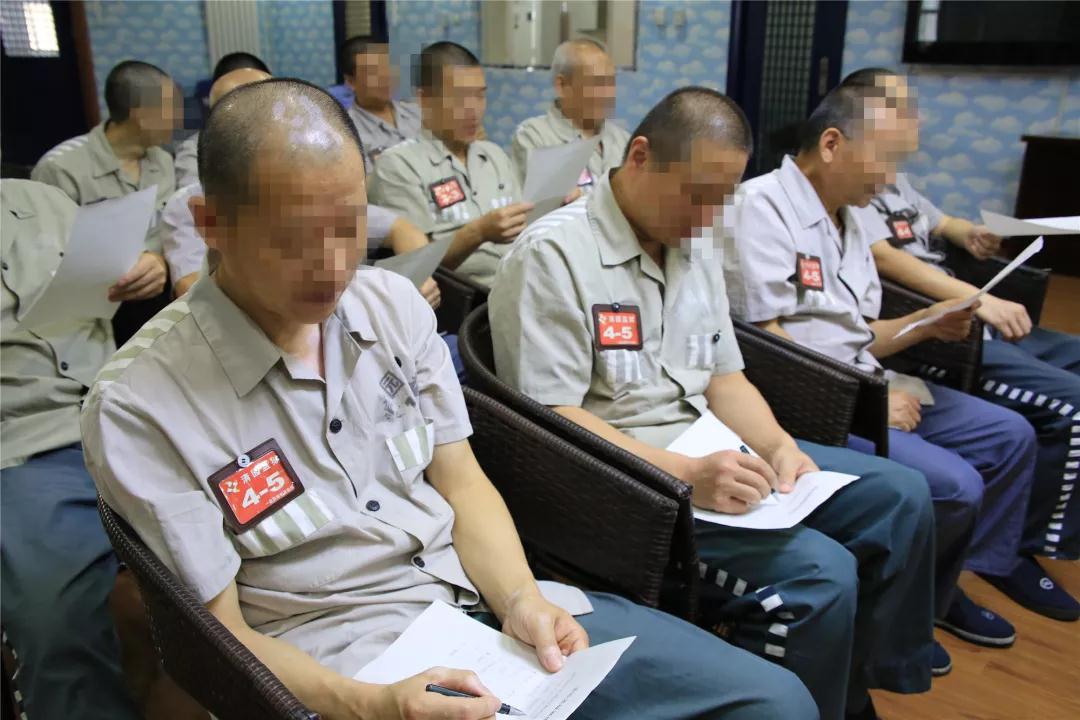 北京监狱教服刑人员说“out”“diss”“skr”