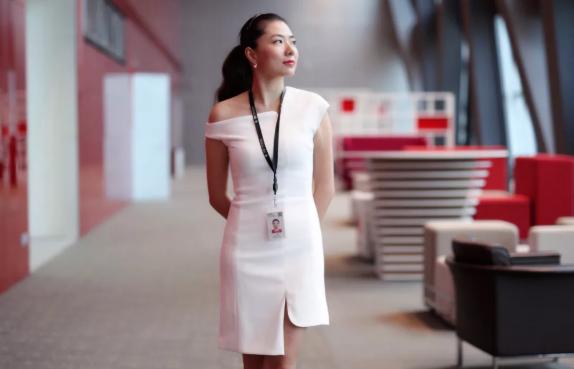 龙洋董卿主持的诗词大会谁更好,董卿龙洋春晚开场白