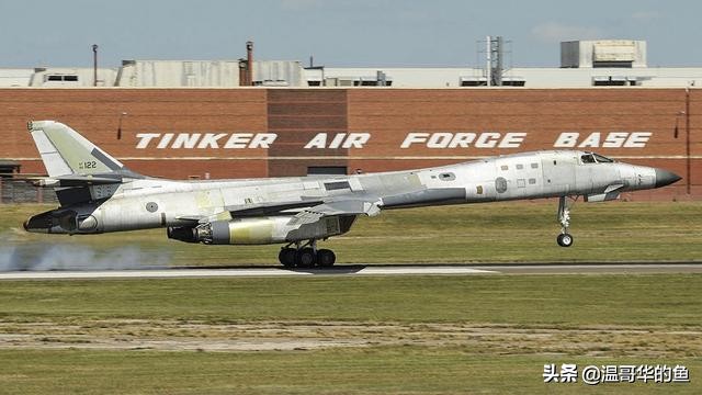 美国b-1b枪骑兵超音速战略轰炸机,b-1b战略轰炸机伊拉克战争