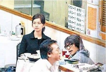 周星驰是如何从跑龙套变成导演的,周星驰从明星到网红