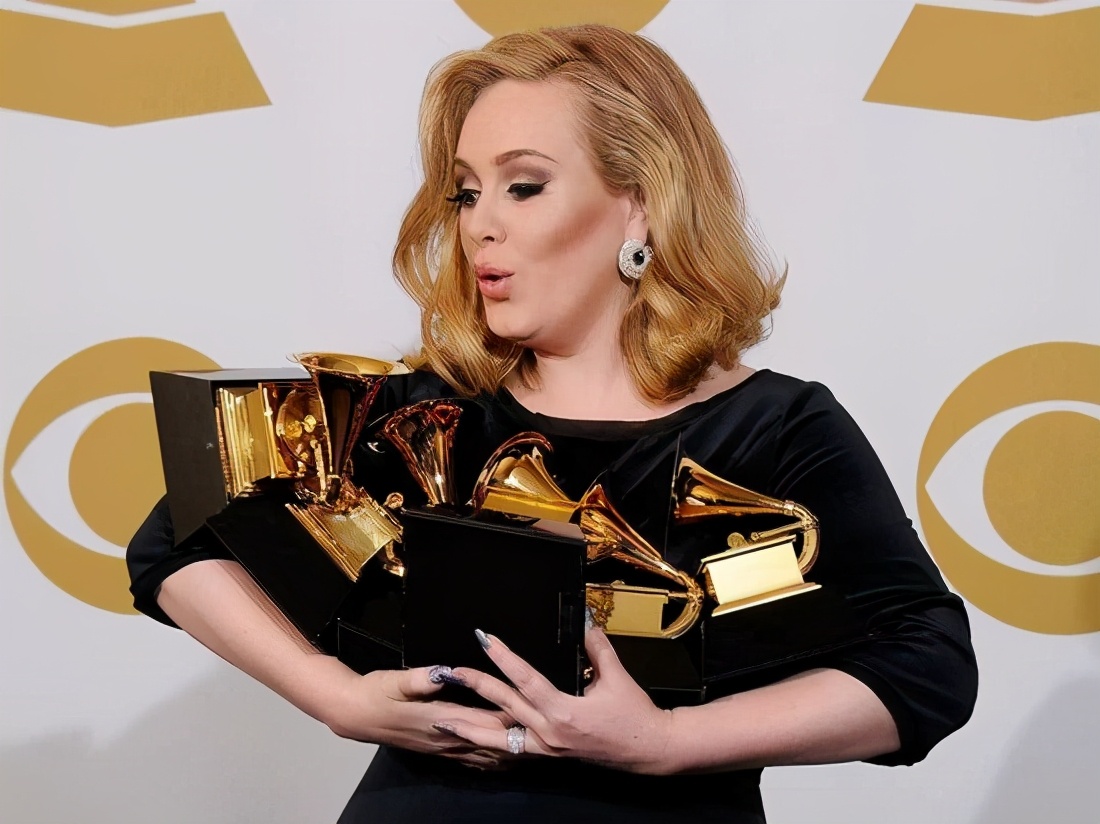 瘦了90斤阿黛尔情绪失控机场发飙,阿黛尔离婚或被分走6亿财产