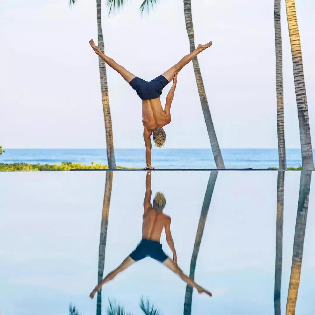 看完这些人，你再也不会觉得男人练瑜伽“娘”了