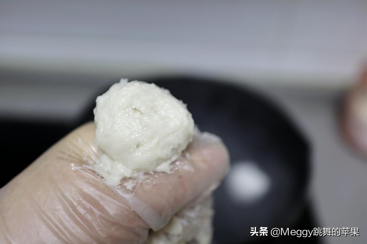 如何制作爽口弹口的鱼丸,自制鱼丸q弹嫩滑营养健康又好吃