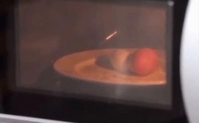 剥壳的鸡蛋可以微波炉加热吗,为什么鸡蛋放进微波炉会爆炸