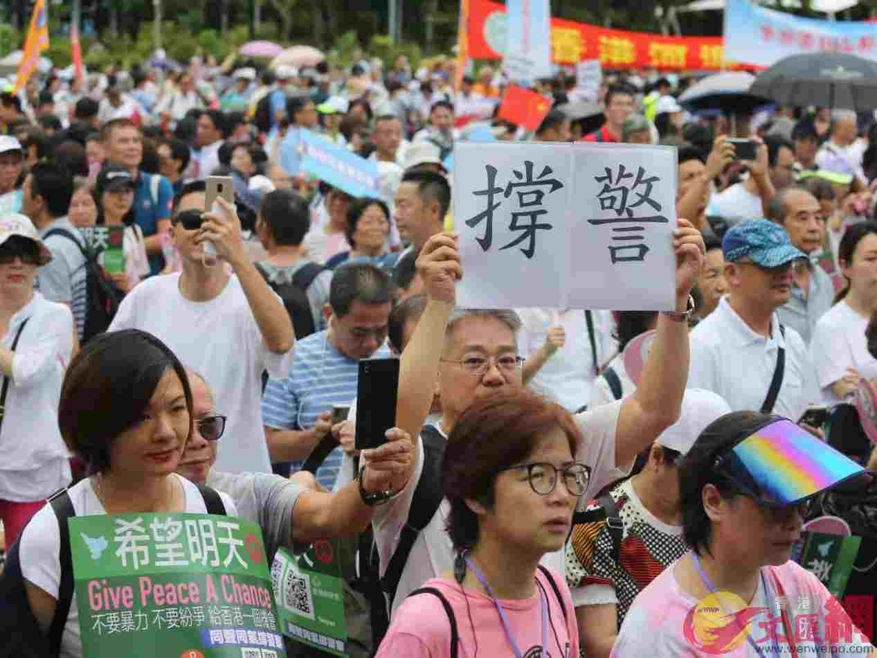 最新：香港警方旺角清场！暴徒竟拆*旗国**升“独”旗