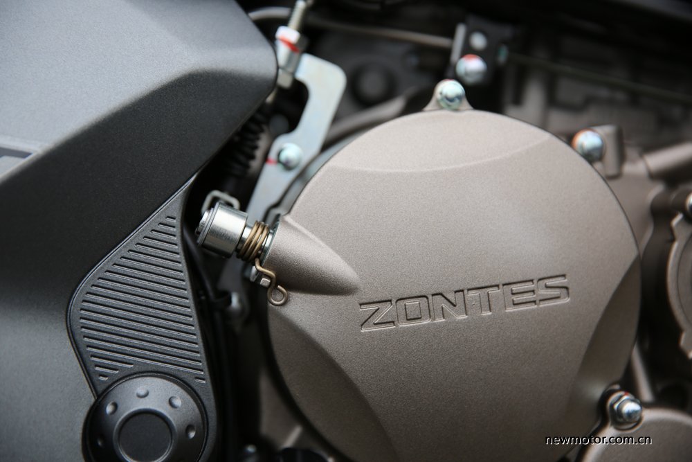 升仕310V试驾/多图：舒适好骑的运动太子车，标配ABS，全LED灯具