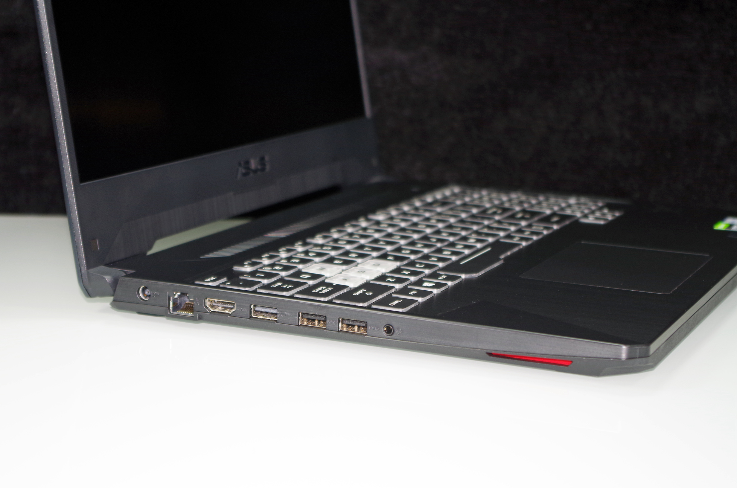 华硕飞行堡垒7怎么进入bios,华硕飞行堡垒7能加装机械硬盘吗