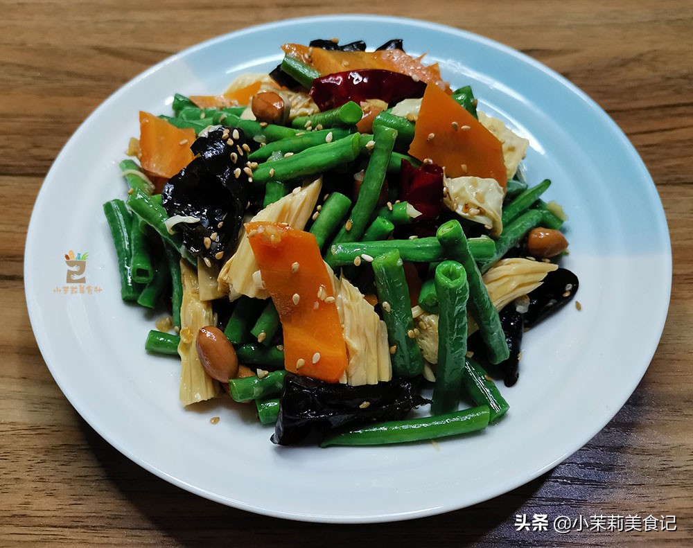 豆角别炒着吃了大厨教你特点做法,豆角怎么凉拌炒不黑