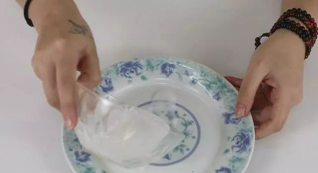 家里有蟑螂教你一招让蟑螂去无踪,家里有蟑螂怎么办蟑螂要怎样灭