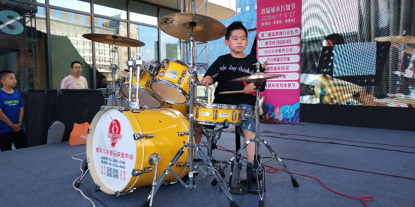 榆林夫子庙广场腰鼓演出,初夏榆林万达广场