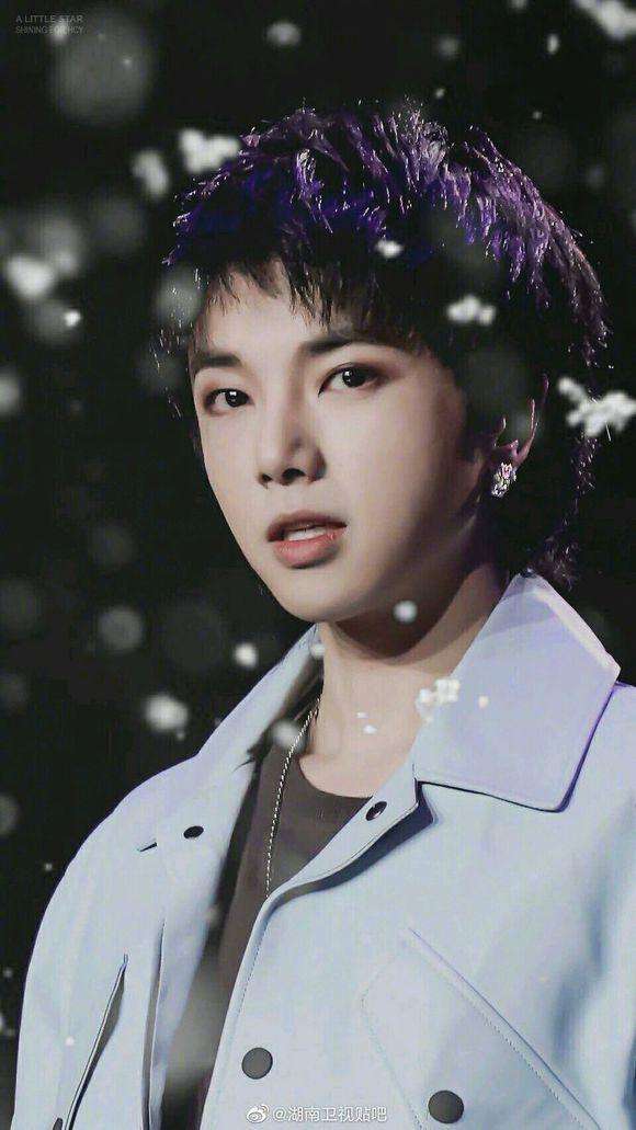 华晨宇许嵩谁的成就大,许嵩和华晨宇谁的地位高