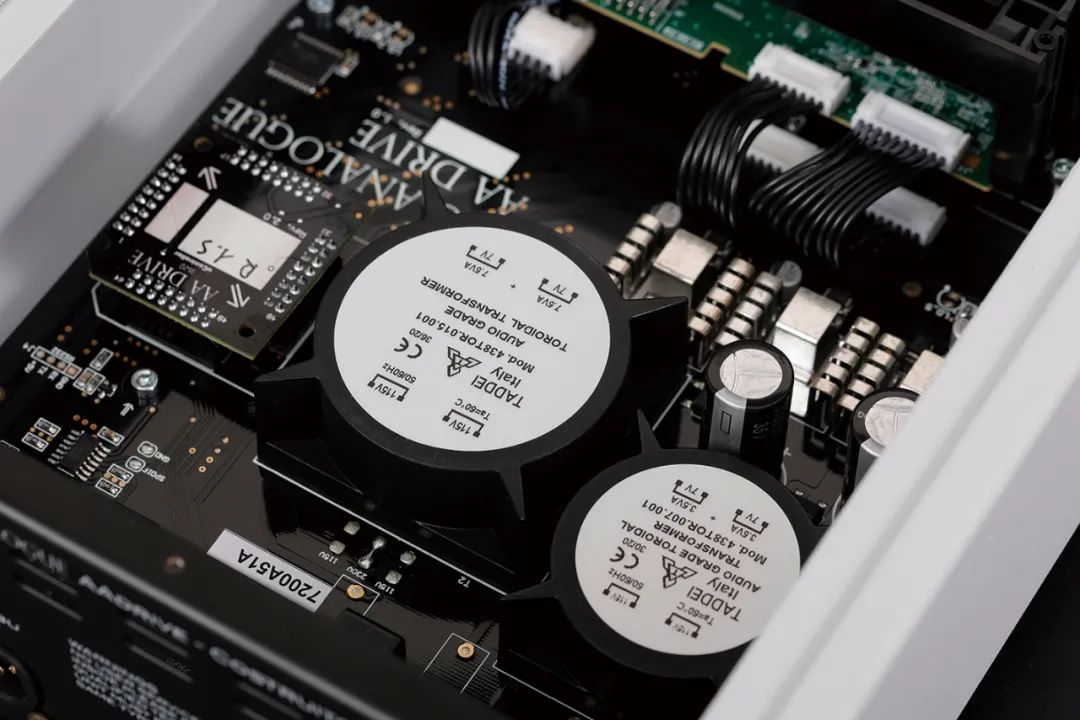 爱歌AADrive转盘+AADac解码器/前级组合