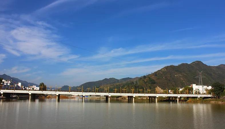 秦岭深处绝美村落,秦岭深处一座美丽的世外桃源