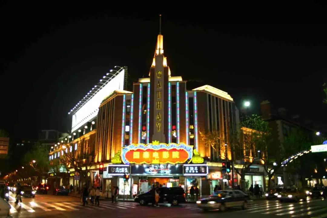 疯狂刷屏！夜晚24:00的上海街头，藏着另一幅面孔…