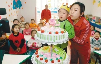 幼儿园过生日不带蛋糕可以吗,孩子生日要不要送蛋糕去幼儿园