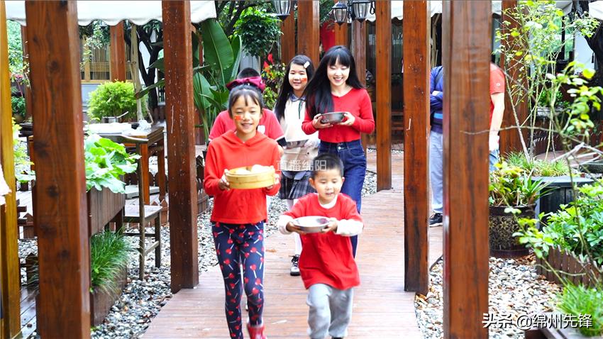 传统手工月饼感受中秋文化,迎中秋庆国庆节活动主题手工做月饼