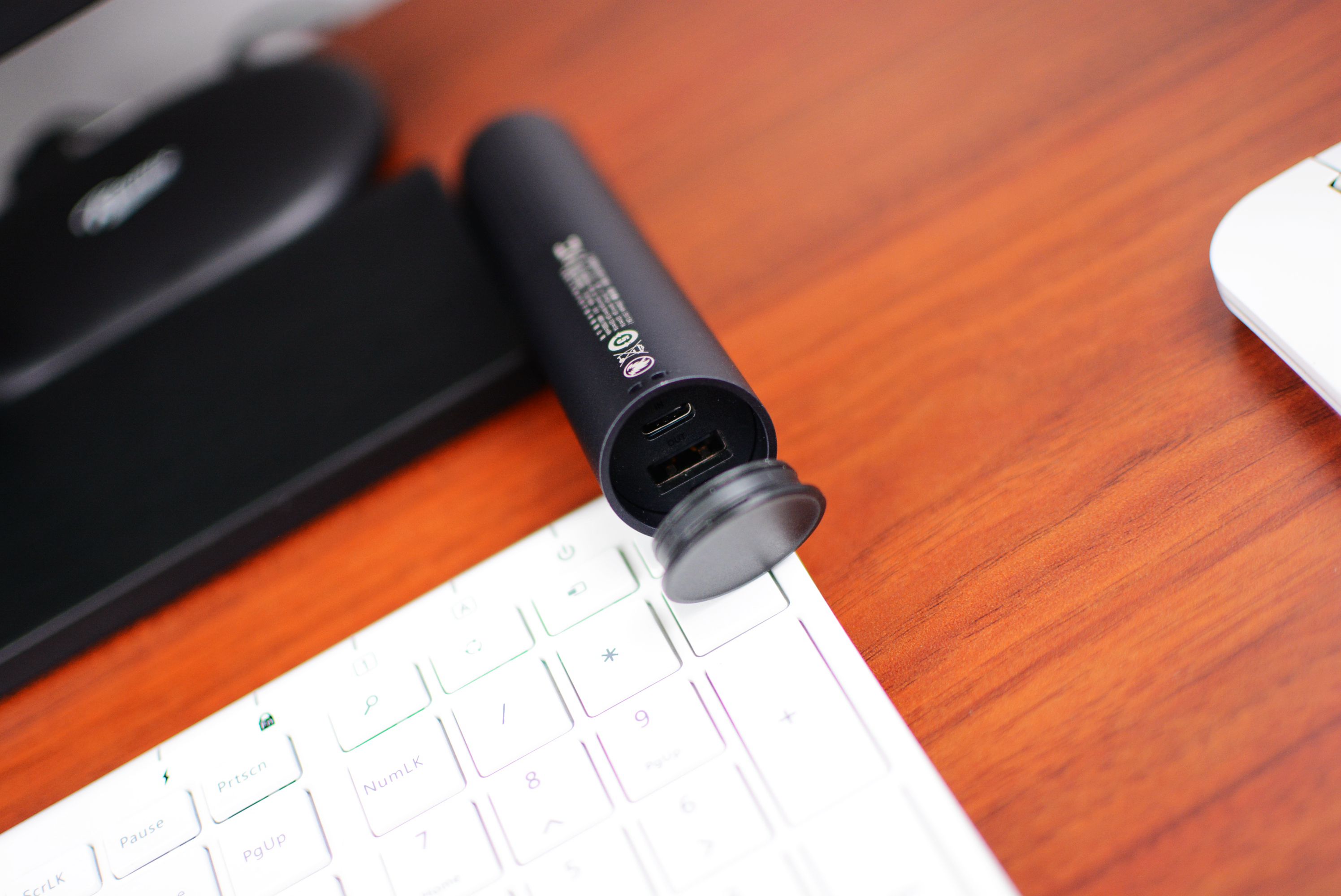 紫米手电筒和极蜂手电筒,小米新款多功能手电筒