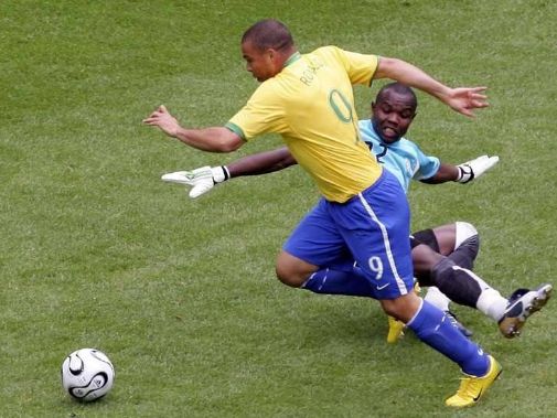 外星人罗纳尔多巅峰实力,2000年的外星人罗纳尔多