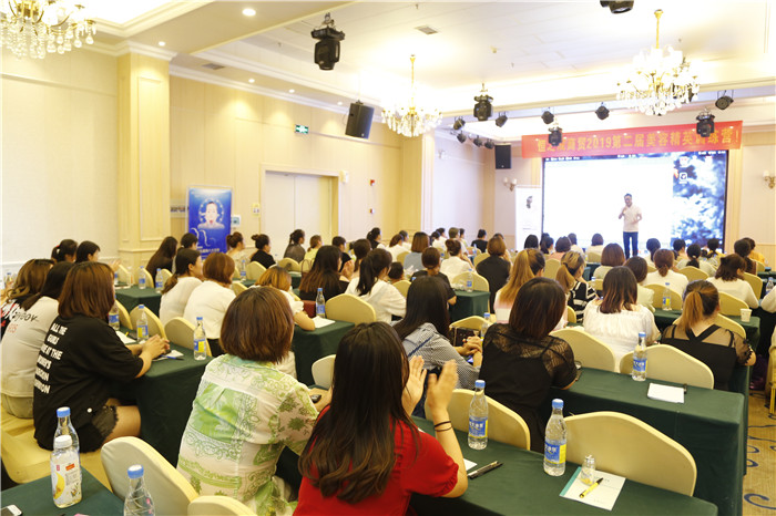 恒之成商贸2019第二届美容精英训练营开课了