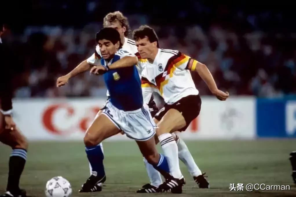 足球“上帝之手”：草根阶层公认史上第一球王，超脱体育政治领袖