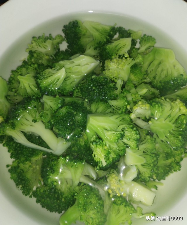 三文鱼蛋炒饭做法大全,这样做晚餐真的省事又有足够营养