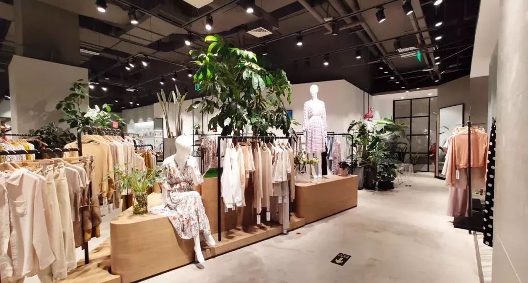 小服装店的陈列技巧图片欣赏,小服装店的陈列技巧图片欣赏大全