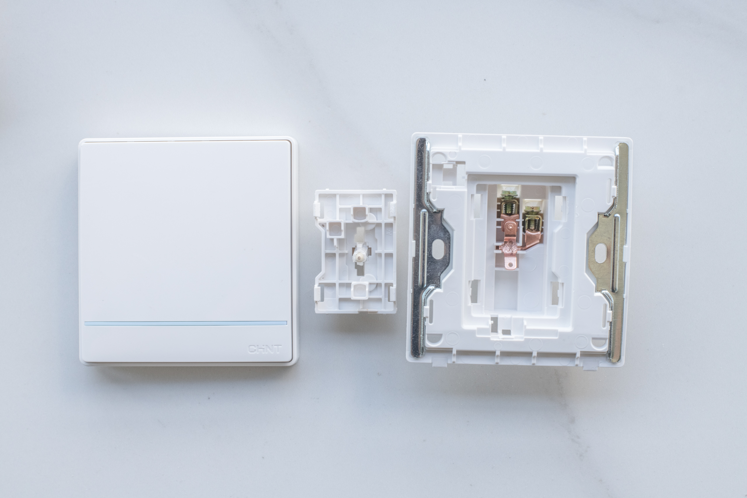 十大品牌插座开关款式,各大品牌插座面板拆解对比