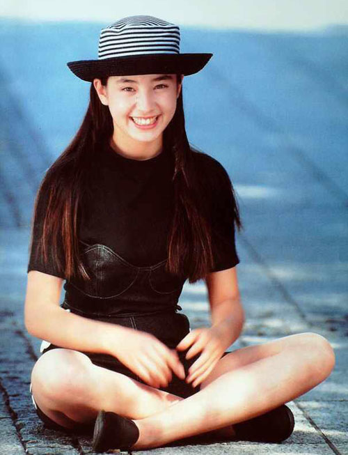 日本毒母：逼18岁女儿拍裸体写真照、悔婚，害女儿得抑郁症