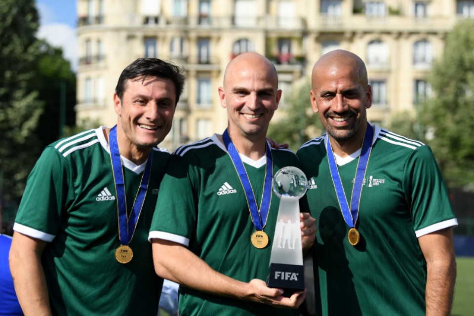 国际米兰球星萨内蒂图片,国米欧冠萨内蒂图文