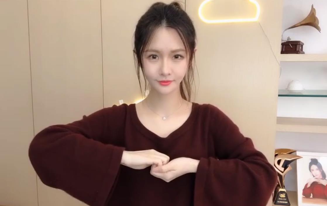 冯提莫是瓜子脸吗,斗鱼主播阿冷是怎么换脸的