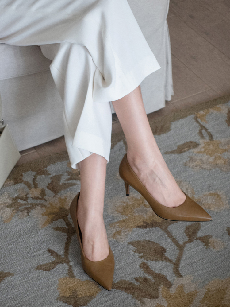 大衣长筒高跟鞋穿搭高级感,高跟鞋穿搭出街显得迷人又时尚