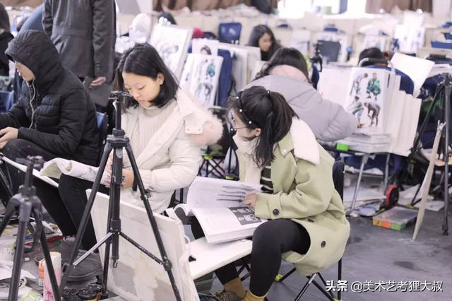 为什么学美术的感觉很做作,为什么学美术会变好看