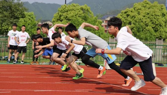 中国选手杨倩勇射落奥运会首金,杨倩夺冠清华校园