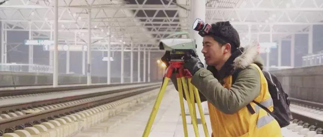 大半夜的“睁一只眼闭一只眼”，这些人在干嘛？